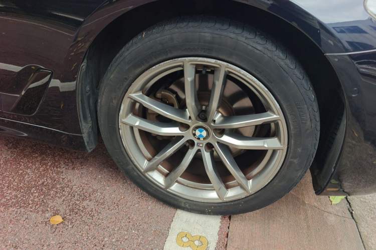 Used BMW 5 Series 2019 525i M Sport Package Right Front Wheel Hub