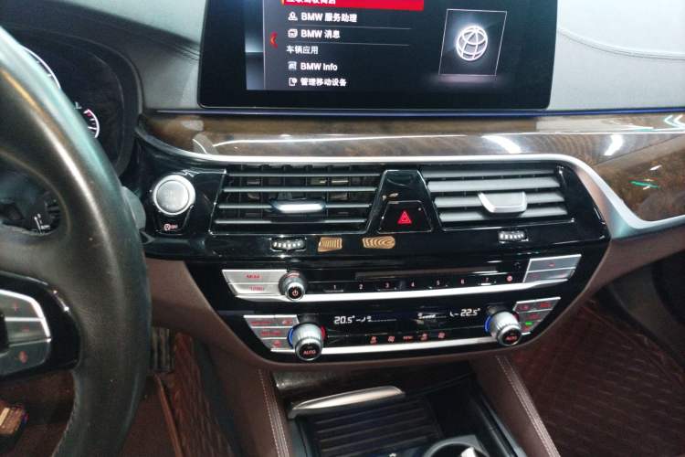Used BMW 5 Series 2019 Facelifted 525Li Luxury Package Audio And AC Panel