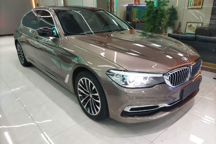 Used BMW 5 Series 2019 Facelifted 525Li Luxury Package Exterior 2