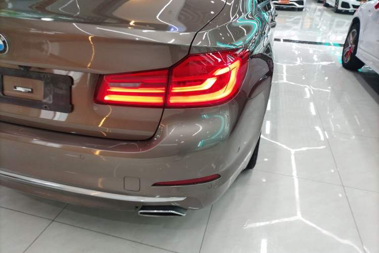 Used BMW 5 Series 2019 Facelifted 525Li Luxury Package Exterior 7