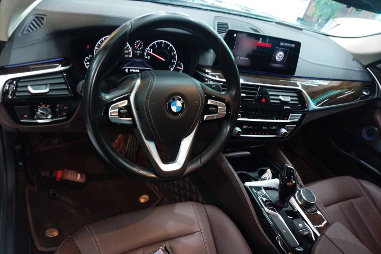 Used BMW 5 Series 2019 Facelifted 525Li Luxury Package Interior 2
