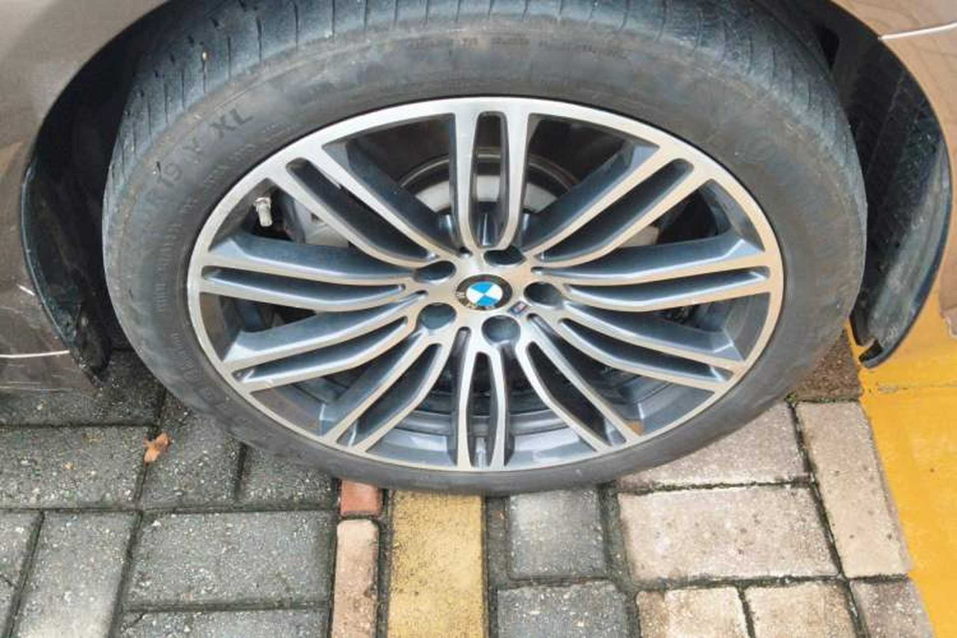 Used BMW 5 Series 2019 530Li Leading Model M Sport Package Right Front Wheel Hub