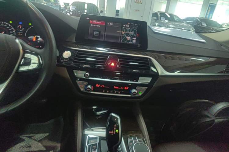 Used BMW 5 Series 2019 525Li Luxury Package Audio And AC Panel