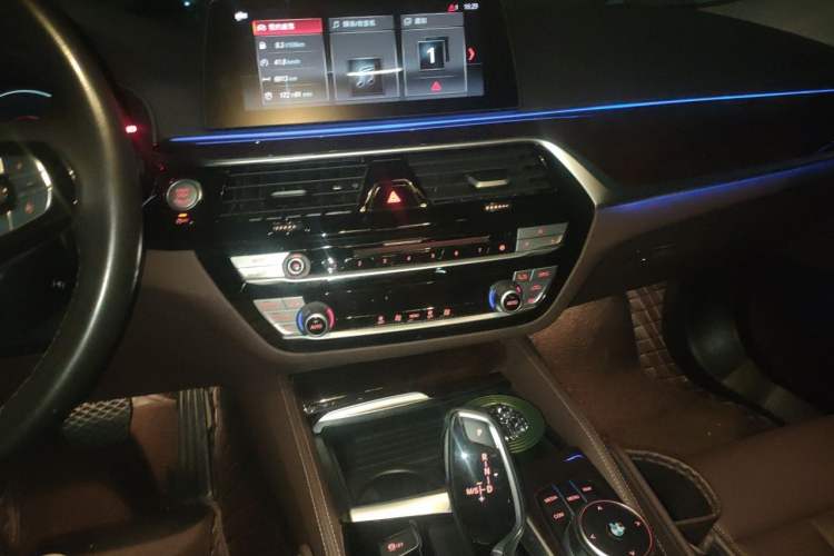 Used BMW 5 Series 2019 525Li Luxury Package Audio And AC Panel