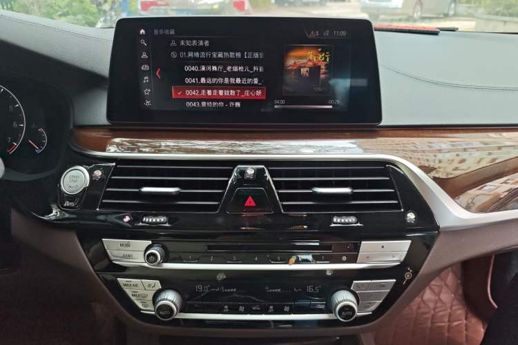 Used BMW 5 Series 2019 525Li Luxury Package Audio And AC Panel