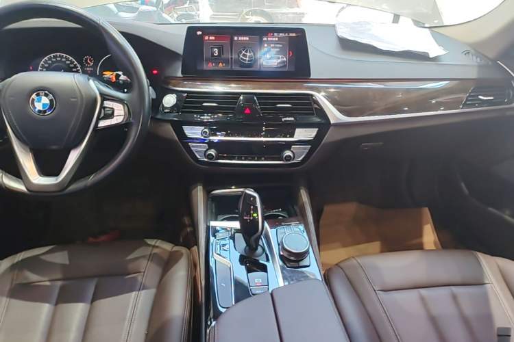 Used BMW 5 Series 2019 Facelifted 525Li Luxury Package Audio And AC Panel