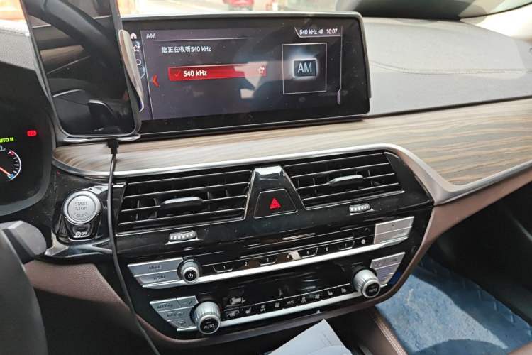 Used BMW 5 Series 2019 530Li Leading Model Luxury Package Audio And AC Panel