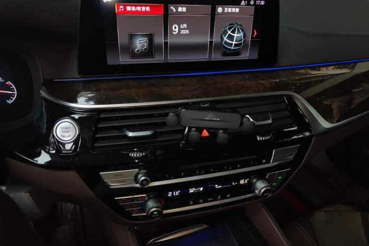 Used BMW 5 Series 2019 Facelifted 525Li Luxury Package Audio And AC Panel