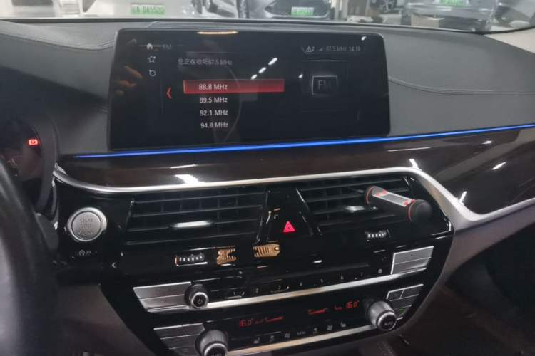 Used BMW 5 Series 2019 Facelifted 525Li Luxury Package Audio And AC Panel