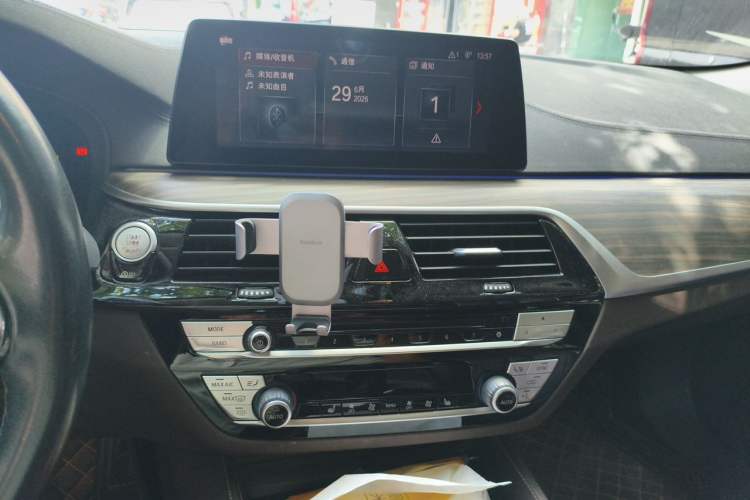 Used BMW 5 Series 2019 Facelifted 530Li Leading Edition Luxury Package Audio And AC Panel