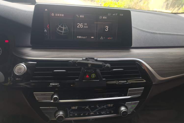Used BMW 5 Series 2019 540Li Executive Edition Audio And AC Panel