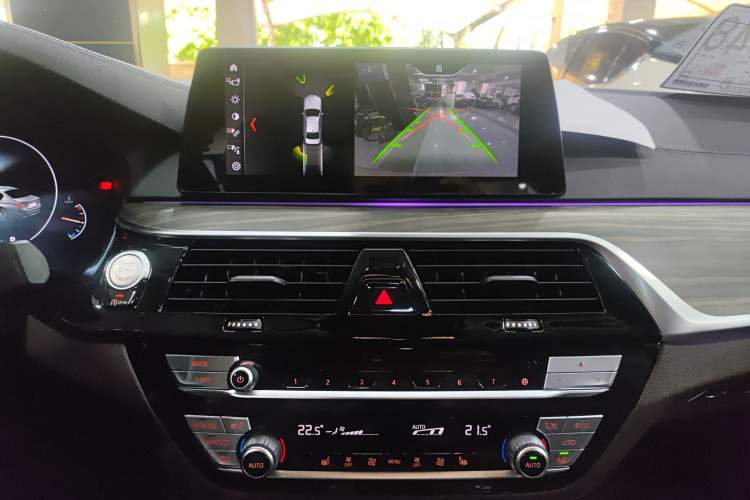 Used BMW 5 Series 2019 Facelifted 530Li Leading Edition Luxury Package Audio And AC Panel