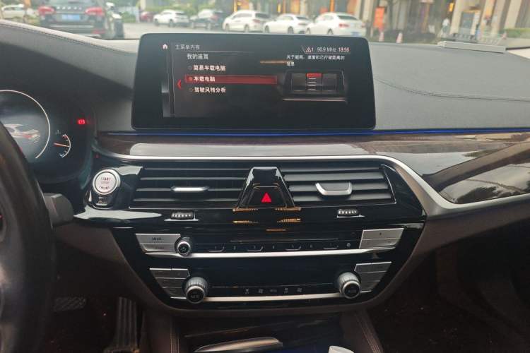 Used BMW 5 Series 2019 Facelifted 525Li Luxury Package Audio And AC Panel
