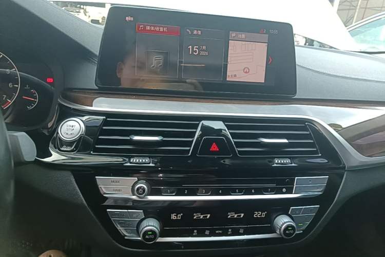Used BMW 5 Series 2019 525Li Luxury Package Audio And AC Panel