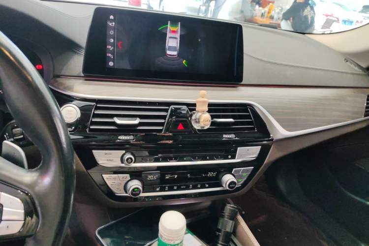 Used BMW 5 Series 2019 530Li Leading Model Luxury Package Audio And AC Panel