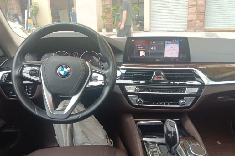 Used BMW 5 Series 2019 Facelifted 525Li Luxury Package Center Console