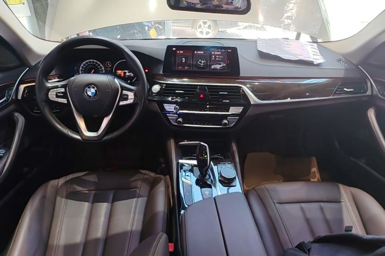 Used BMW 5 Series 2019 Facelifted 525Li Luxury Package Center Console