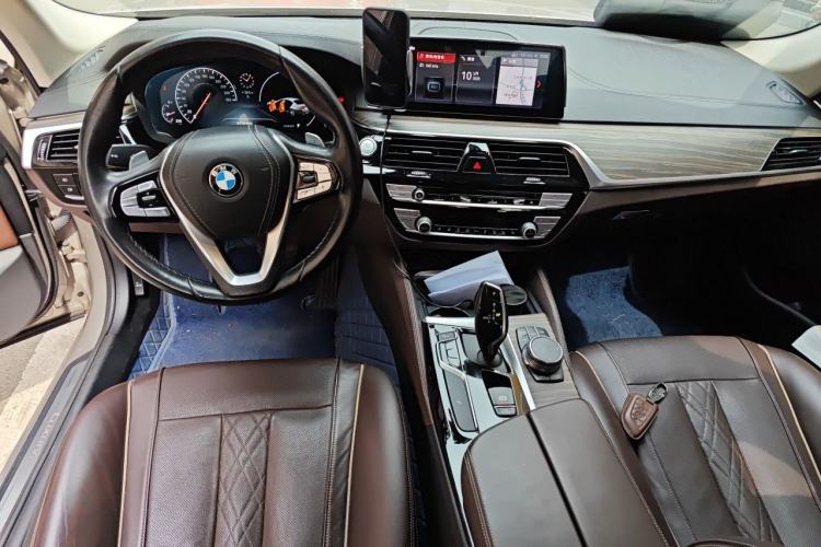 Used BMW 5 Series 2019 530Li Leading Model Luxury Package Center Console