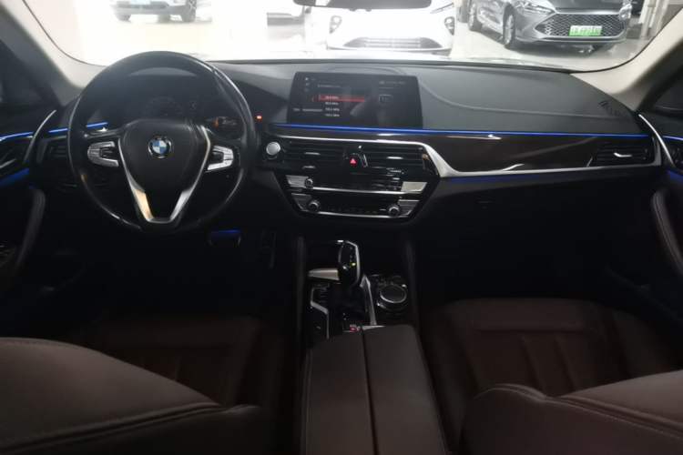 Used BMW 5 Series 2019 Facelifted 525Li Luxury Package Center Console