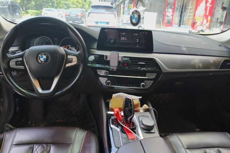 Used BMW 5 Series 2019 Facelifted 530Li Leading Edition Luxury Package Center Console