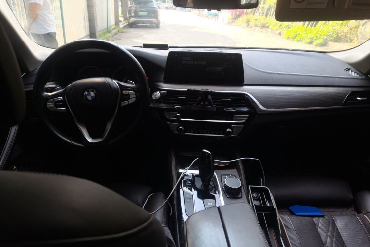Used BMW 5 Series 2019 540Li Executive Edition Center Console