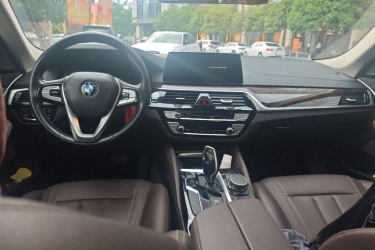 Used BMW 5 Series 2019 Facelifted 525Li Luxury Package Center Console