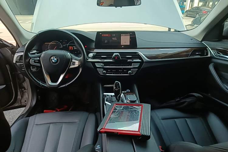 Used BMW 5 Series 2019 525Li Luxury Package Center Console