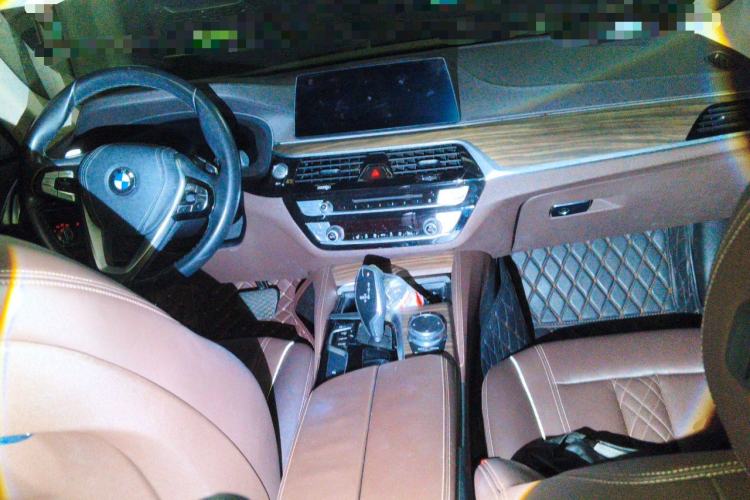 Used BMW 5 Series 2019 530Li Leading Model Luxury Package Center Console