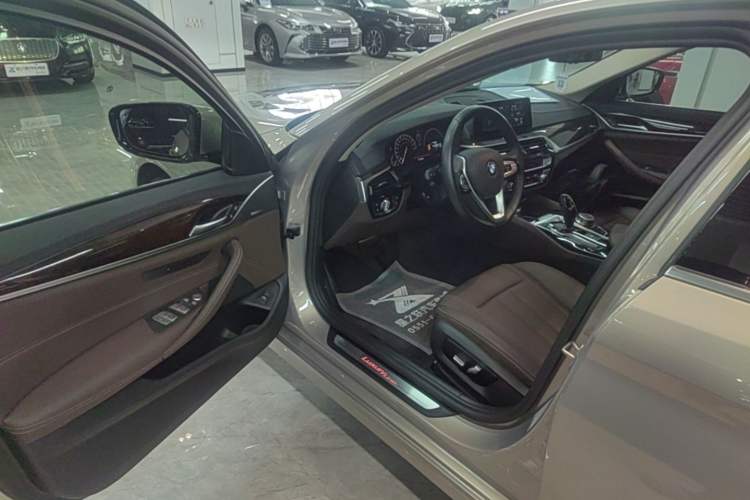 Used BMW 5 Series 2019 525Li Luxury Package Driver Seat
