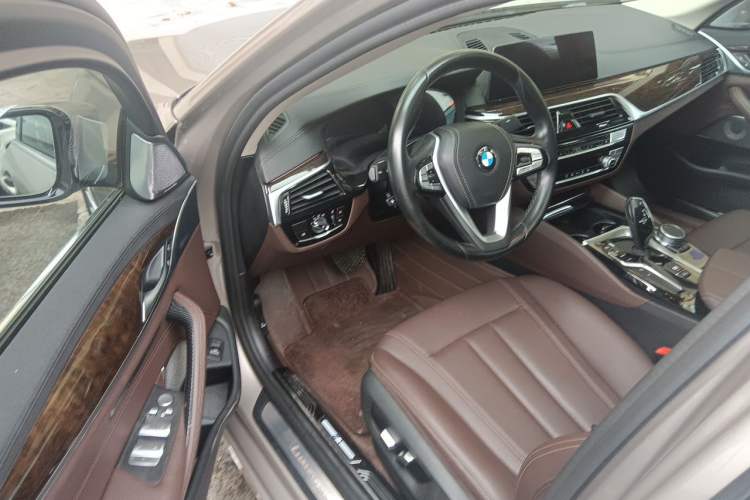 Used BMW 5 Series 2019 Facelifted 525Li Luxury Package Driver Seat