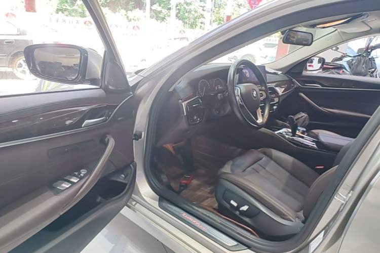 Used BMW 5 Series 2019 Facelifted 525Li Luxury Package Driver Seat