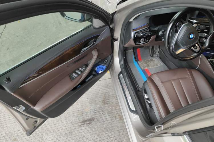 Used BMW 5 Series 2019 Facelifted 525Li Luxury Package Driver Seat