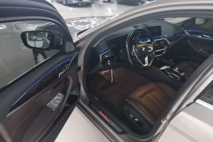 Used BMW 5 Series 2019 Facelifted 525Li Luxury Package Driver Seat