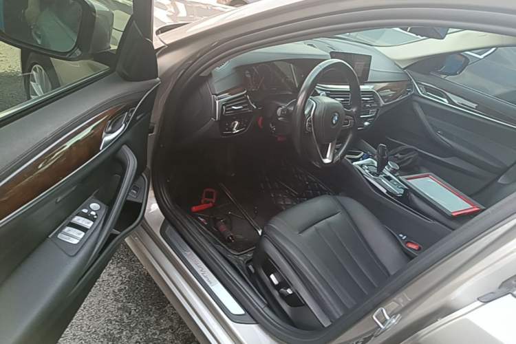 Used BMW 5 Series 2019 525Li Luxury Package Driver Seat