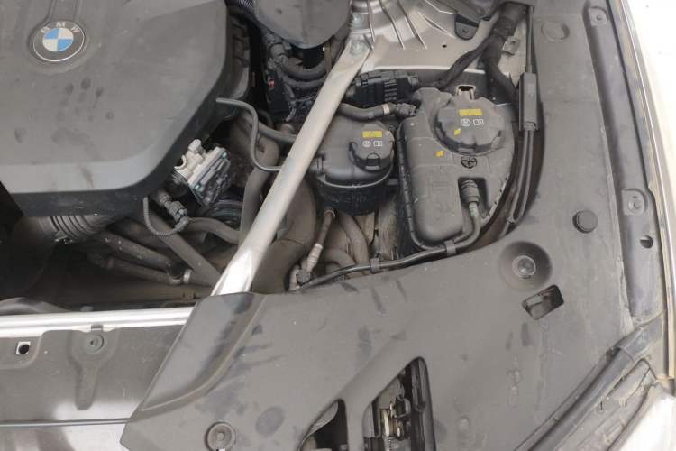 Used BMW 5 Series 2019 525Li Luxury Package Engine Bay Left
