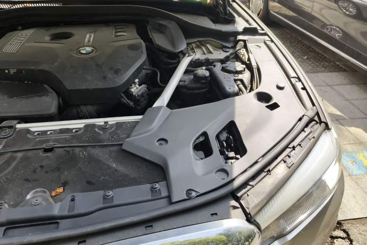 Used BMW 5 Series 2019 525Li Luxury Package Engine Bay Left