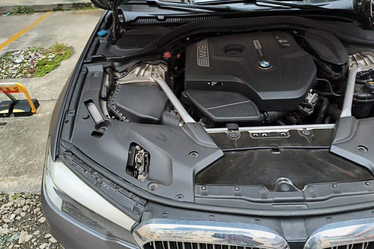Used BMW 5 Series 2019 525Li Luxury Package Engine Bay Right