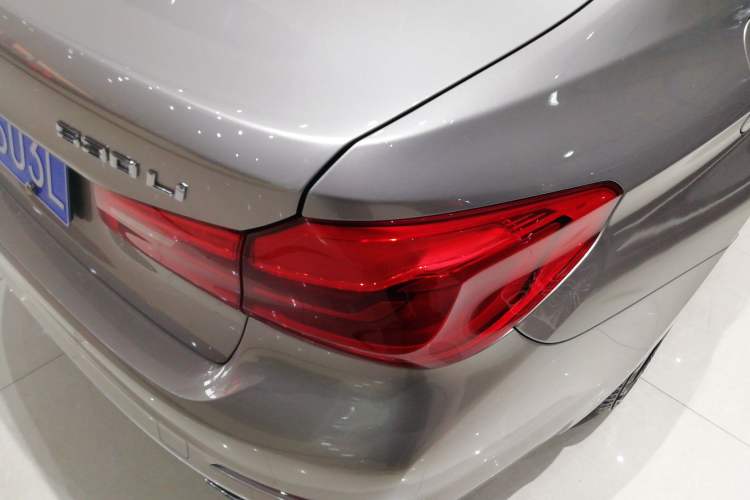 Used BMW 5 Series 2019 Facelifted 530Li Leading Edition Luxury Package Exterior 6