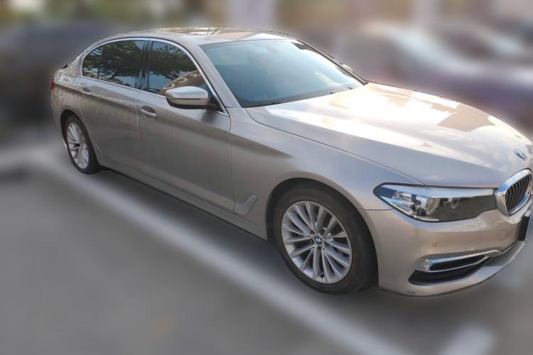 Used BMW 5 Series 2019 525Li Luxury Package Front Right 45 Deg