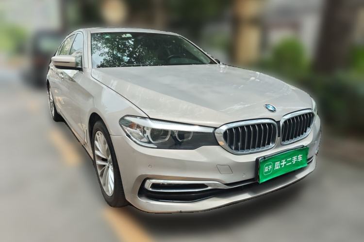 Used BMW 5 Series 2019 525Li Luxury Package Front Right 45 Deg