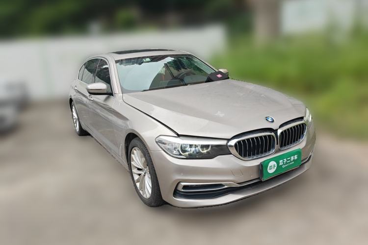 Used BMW 5 Series 2019 525Li Luxury Package Front Right 45 Deg