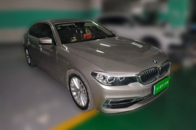 Used BMW 5 Series 2019 525Li Luxury Package Front Right 45 Deg