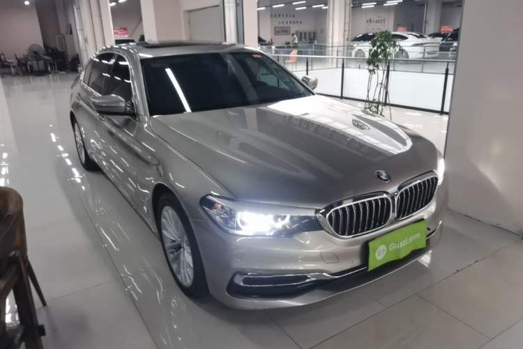 Used BMW 5 Series 2019 Facelifted 525Li Luxury Package Front Right 45 Deg