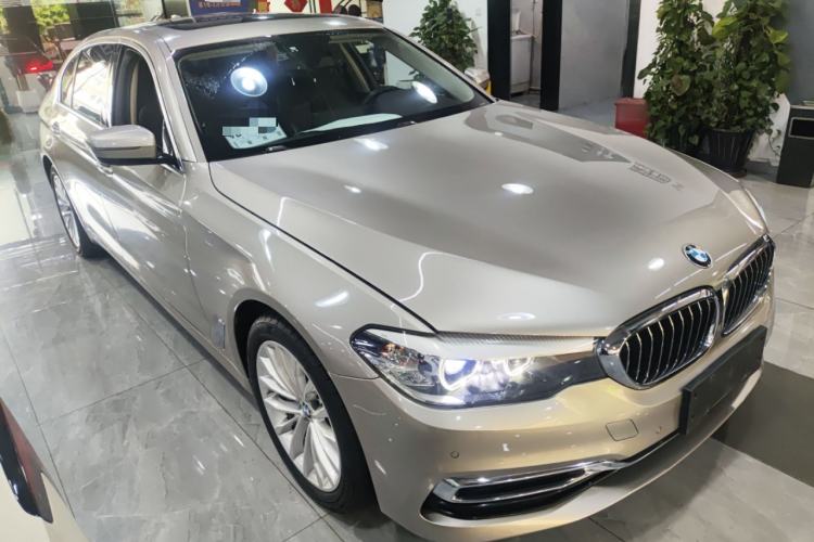 Used BMW 5 Series 2019 Facelifted 530Li Leading Edition Luxury Package Front Right 45 Deg