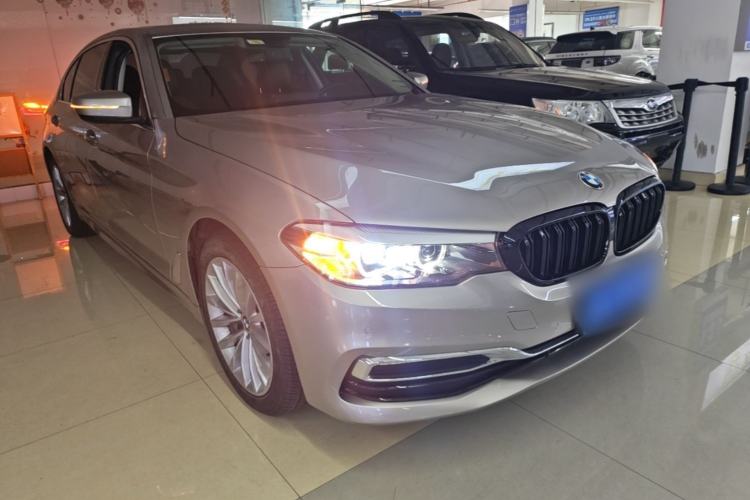 Used BMW 5 Series 2019 Facelifted 530Li Leading Edition Luxury Package Front Right 45 Deg