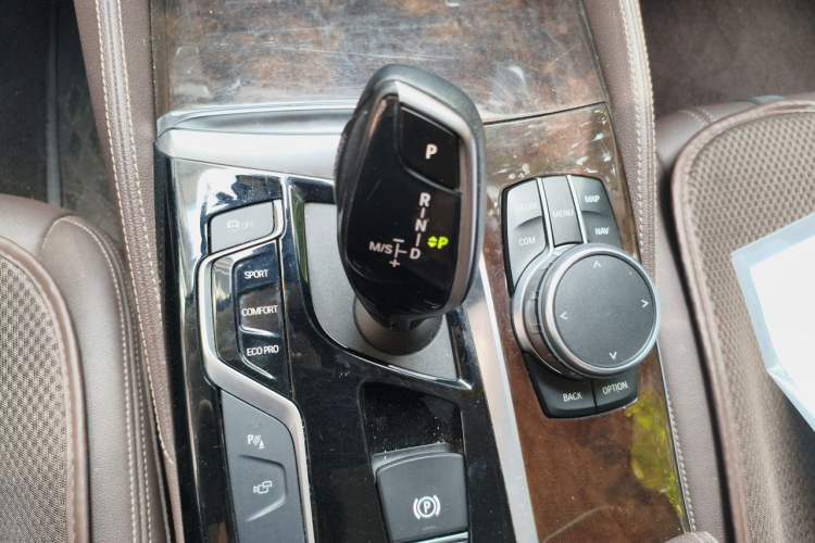 Used BMW 5 Series 2019 525Li Luxury Package Gear Lever