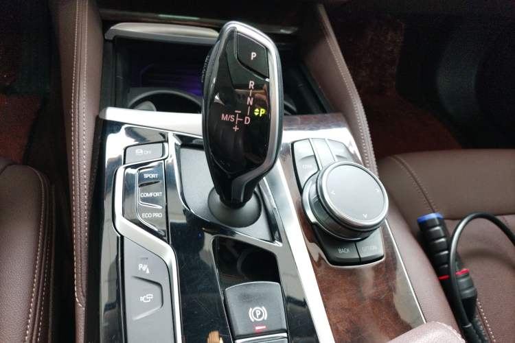 Used BMW 5 Series 2019 525Li Luxury Package Gear Lever