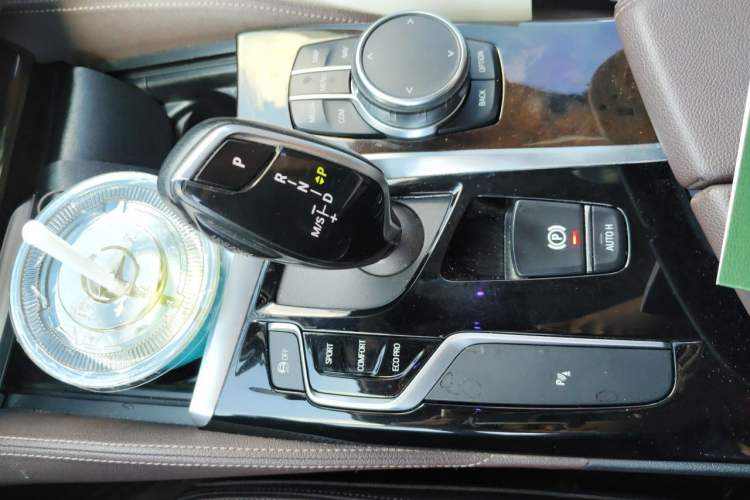 Used BMW 5 Series 2019 525Li Luxury Package Gear Lever