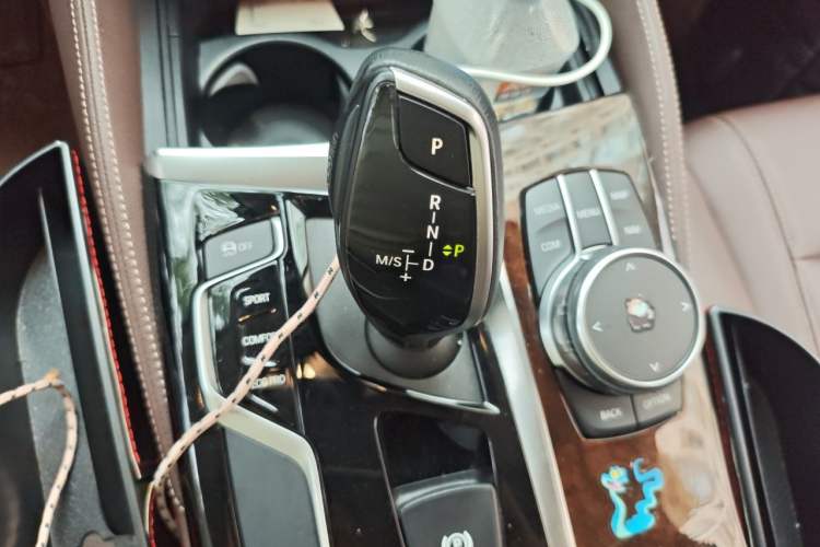 Used BMW 5 Series 2019 525Li Luxury Package Gear Lever