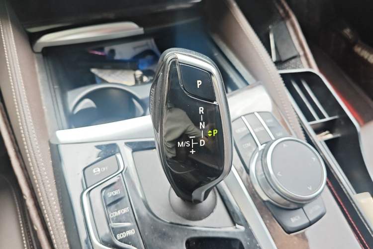 Used BMW 5 Series 2019 525Li Luxury Package Gear Lever